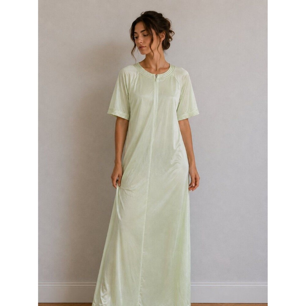 Vintage Vanity Fair Pale Green Nylon Nightgown Maxi Dress USA Women’s S Lounge S
